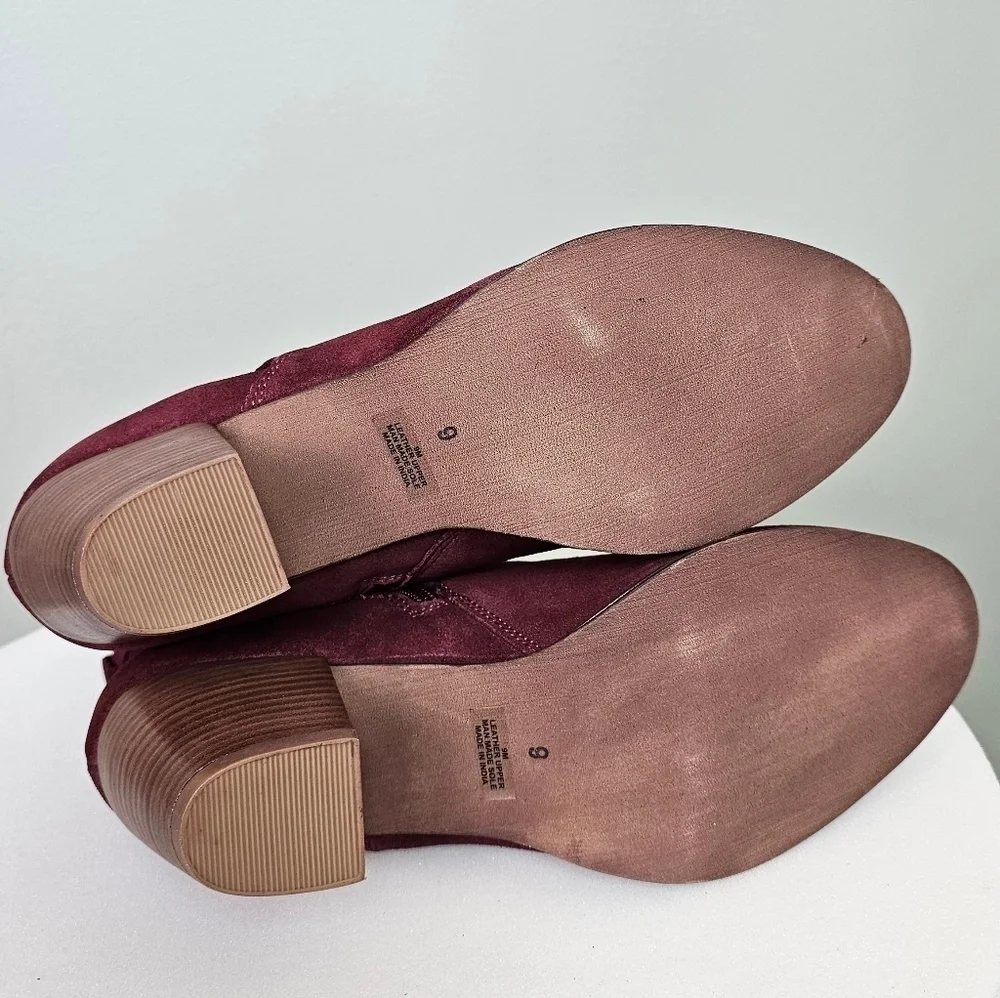 New Diba Sleek Bootie Burgundy Suede Gold Buckle Ankle Women Size 9